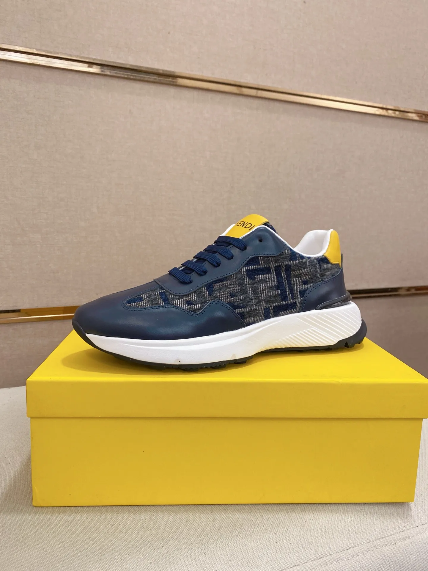 Men's shoes 💰 462💰 (fendi) New style 👊🏻 upper 🇮🇹 imported cowhide fabric 🇩🇪 lining imported sheepskin lining. The original outsole is molded to highlight the identity of every man, and the upper foot is elegant and stable🚶🏻🚶🏻The high-end custom counters reproduce the original version📯No matter the wind or rain, the shoe last remains unchanged and can withstand the verification of time🔍️,🔵 Size: 38-44